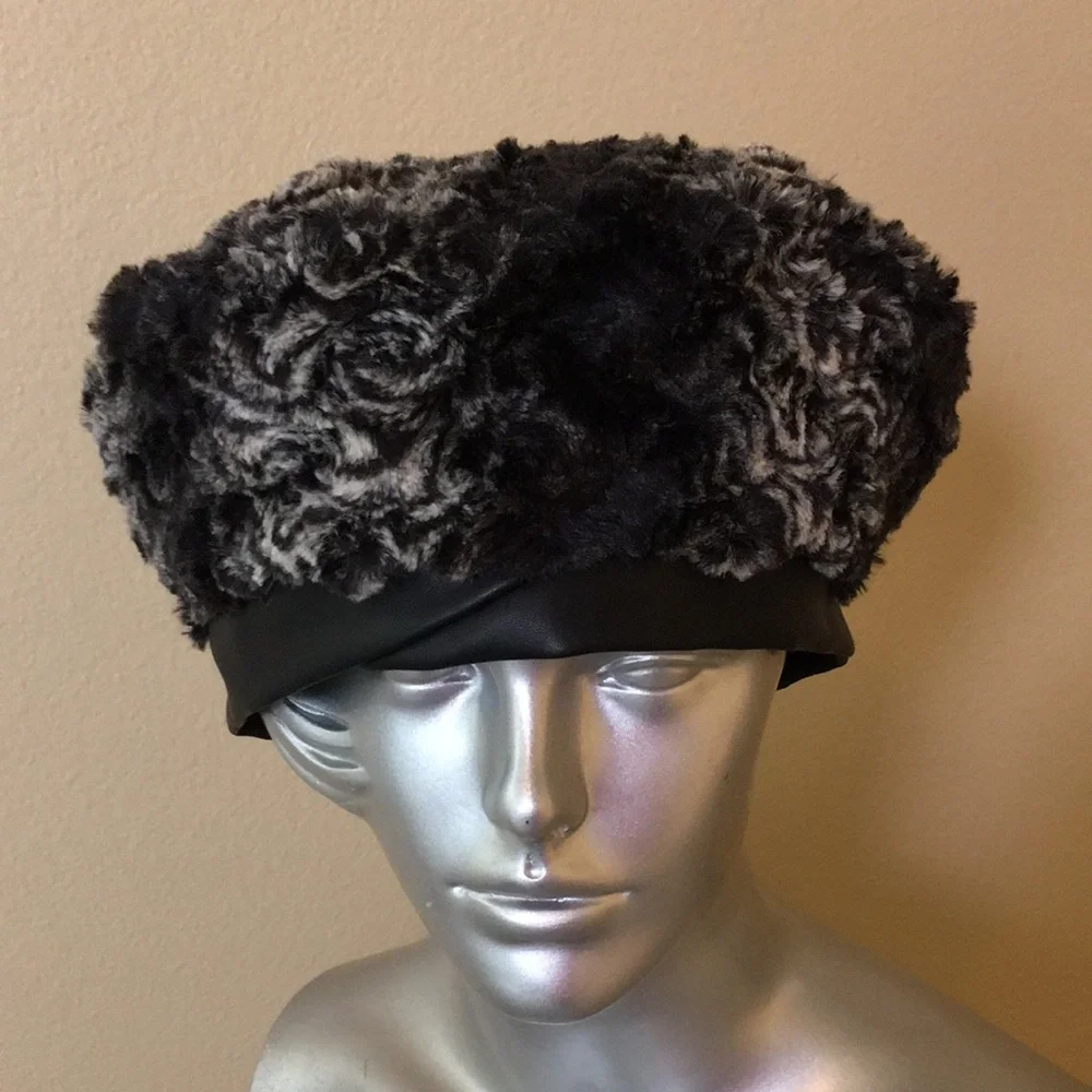 Pandemonium Beret, Reversible - Luxury Faux Fur in Smoky Essence With Black